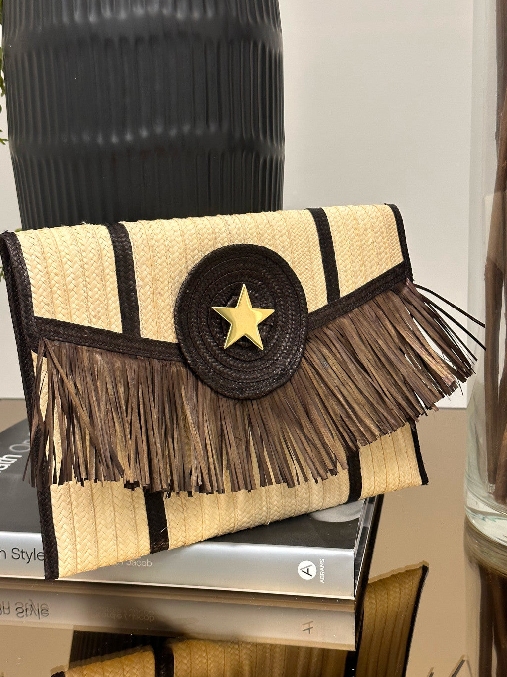 BLACK STAR CLUTCH